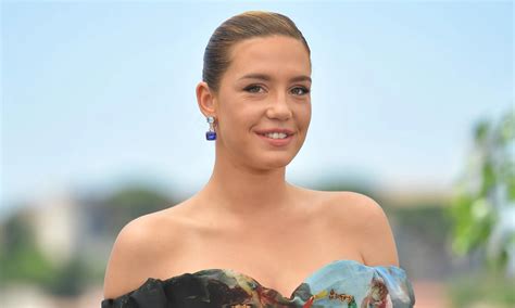 Adele Exarchopoulos the star of the hit film Blue Is The Warmest Color recently had deleted scenes of lesbian sex during the shoot of the movie leaked to social media. The French actress is shown in the sexy video sucking on her costars clit and rubbing their pussies together.